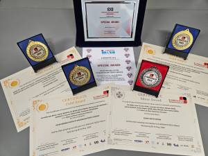 Diplome și medalii din portofoliul reprezentanţilor USV la salonul de inventică din Polonia