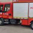 Incendiu puternic în hala cu brichete din lemn a unei firme din Bilca