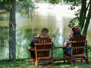 Relaxare în zona de agrement Tătărași