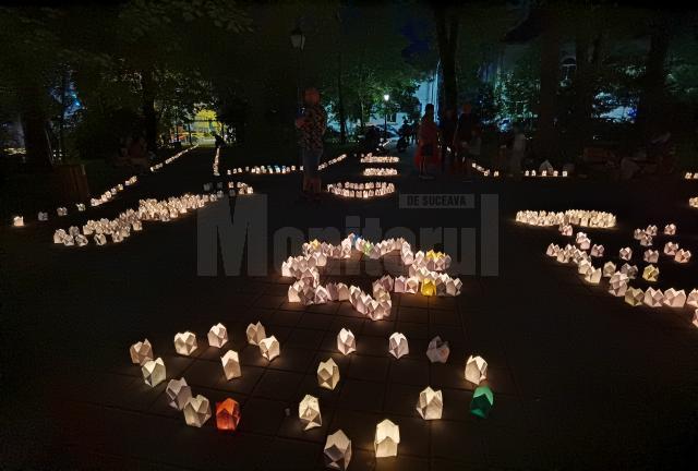 Mii de gulguțe au luminat aleile Parcului Central Suceava la „Festivalul Luminii”, ediția a X-a 2