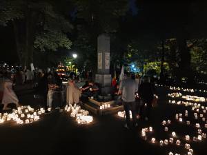 Mii de gulguțe au luminat aleile Parcului Central Suceava la „Festivalul Luminii”, ediția a X-a 8