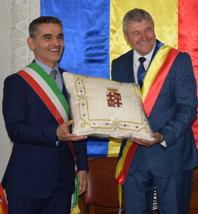 Municipiul Fălticeni a semnat acorduri de cooperare cu municipiul Soroca din Republica Moldova şi oraşul Chieri, provincia Torino