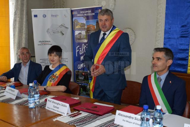 Municipiul Fălticeni a semnat acorduri de cooperare cu municipiul Soroca din Republica Moldova şi oraşul Chieri, provincia Torino