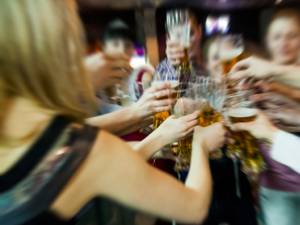 Consumul de alcool în rândul tinerilor este o problemă