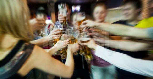 Consumul de alcool în rândul tinerilor este o problemă