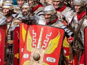Străzile Sucevei vor fi împânzite joi de soldați romani