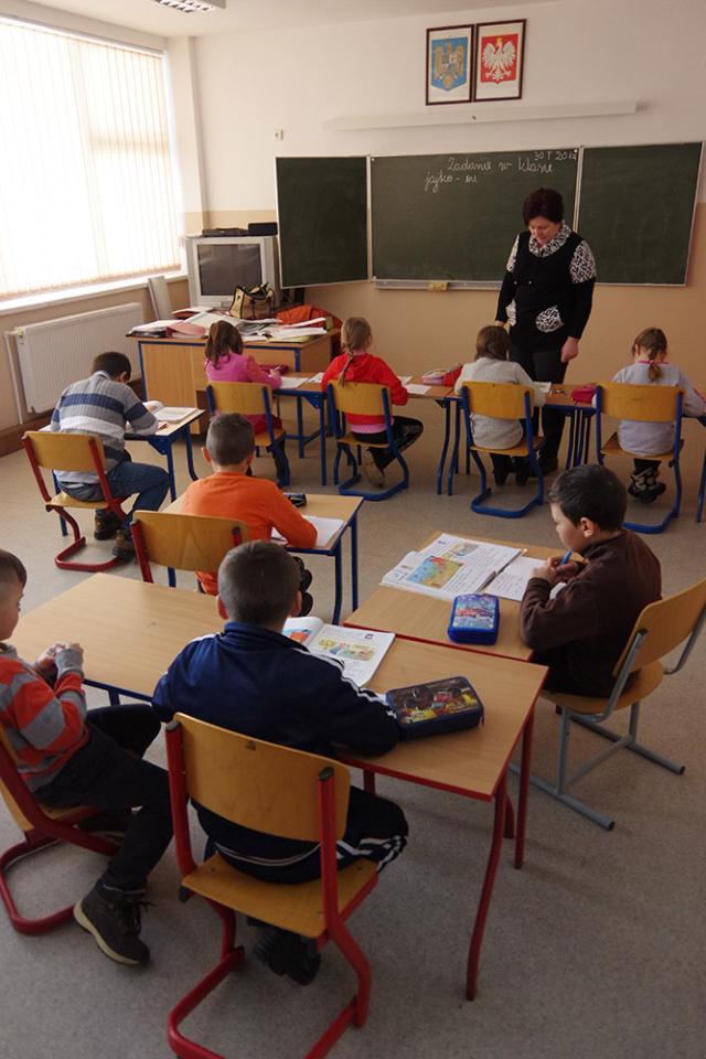 Elevii şi profesorii au revenit în clase