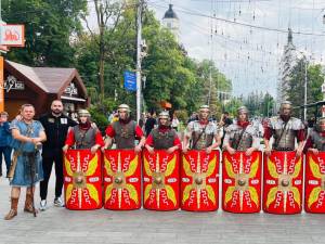 Soldații romani au promovat gala de kickboxing de la Suceava