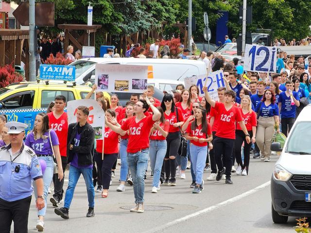 Marsul absolvenților de la Colegiul Gura Humorului, foto George Boicu Budu