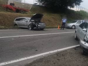 Un copil și mama acestuia, transportați la spital după un accident rutier