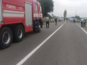 Un copil și mama acestuia, transportați la spital după un accident rutier