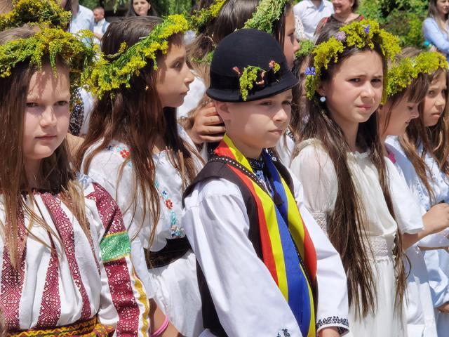 Festivalul Național Concurs „Regina Sânzienelor”, în acest weekend, la Vicovu de Sus