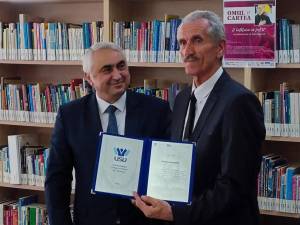 Diploma de Excelenţă oferită de conducerea USV omagiatului Petre Ghervan