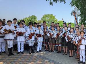 170 de tineri violoniști suceveni care au cântat la comemorarea lui Ciprian Porumbescu îl vor întâlni duminică pe violonistul Alexandru Tomescu