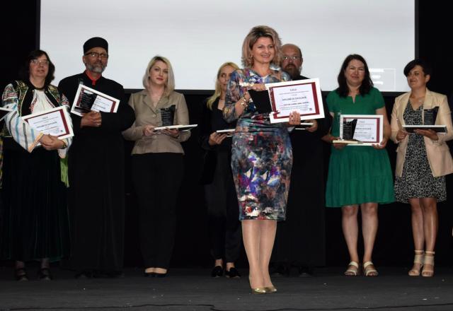 Profesorii din sate, premiați la Gala „Excelența în educația din mediul rural”