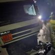 Un tânăr ar fi adormit la volan și s-a izbit de o autocisternă ucraineană