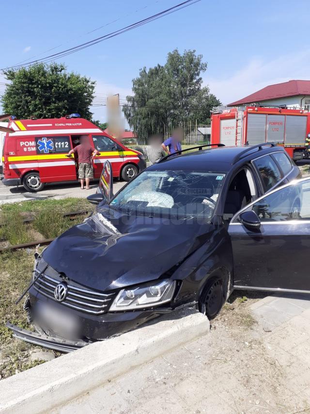 Autovehicul lovit de tren, la Bivolărie