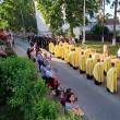 Procesiunea „Calea Sfinților”, purtând moaștele Sfântului Ioan cel Nou de la Suceava, a adunat mii de credincioși pe străzile orașului
