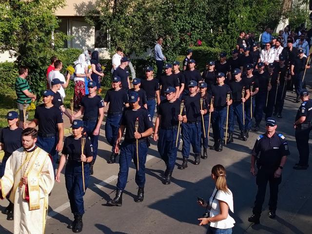 Procesiunea „Calea Sfinților”, purtând moaștele Sfântului Ioan cel Nou de la Suceava, a adunat mii de credincioși pe străzile orașului