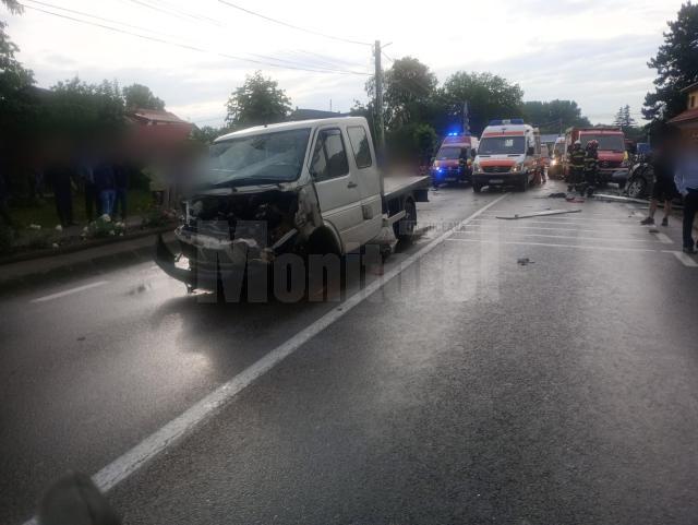 Accident cu 11 victime, între o autoutilitară şi două autoturisme, pe E85