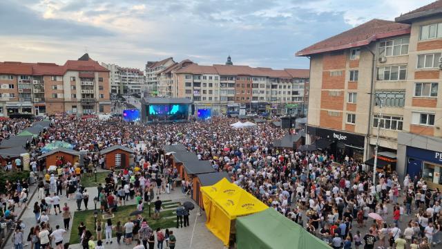 Peste 15.000 de suceveni s-au distrat în centrul municipiului, la concertele susținute de Delia, Antonia și Nicole Cherry