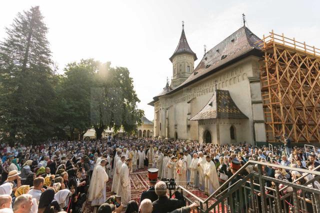 Mii de oameni, la marea sărbătoare a Sfântului Ioan cel Nou de la Suceava