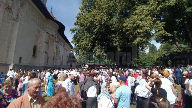 Mii de oameni, la marea sărbătoare a Sfântului Ioan cel Nou de la Suceava