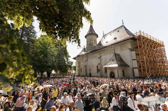 Mii de oameni, la marea sărbătoare a Sfântului Ioan cel Nou de la Suceava