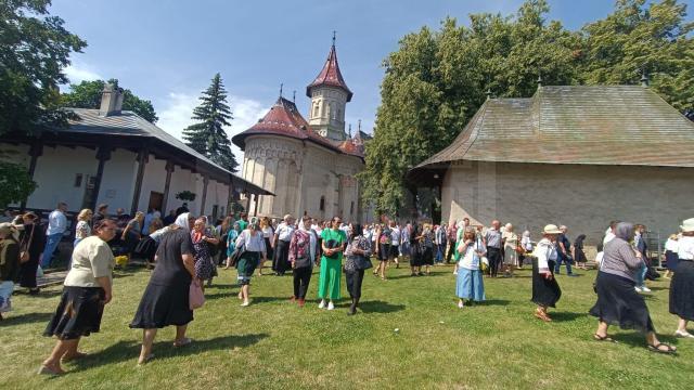 Mii de oameni, la marea sărbătoare a Sfântului Ioan cel Nou de la Suceava