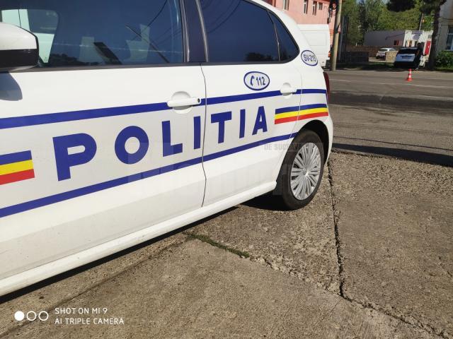 Doi tineri, implicați într-un accident cu o motocicletă și o mașină de teren