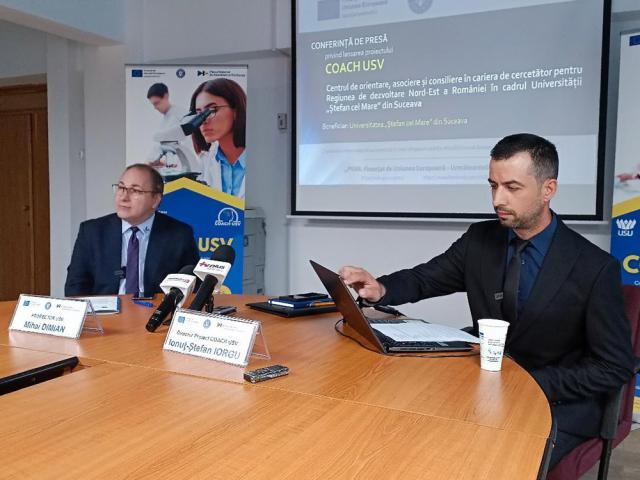 Prof. univ. dr. ing. Mihai Dimian, Prorector USV,  împreună cu directorul de proiect, cercetător Ionuţ Ştefan Iorgu, la lansarea noului proiect