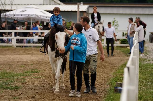 Spectacol hipic la Lipoveni