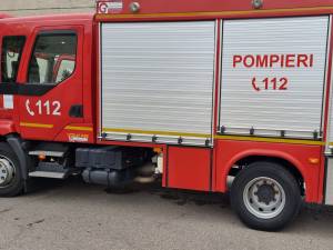 La fața locului au intervenit pompieri militari de la Suceava și un echipaj al Serviciului Voluntar pentru Situații de Urgență Grănicești