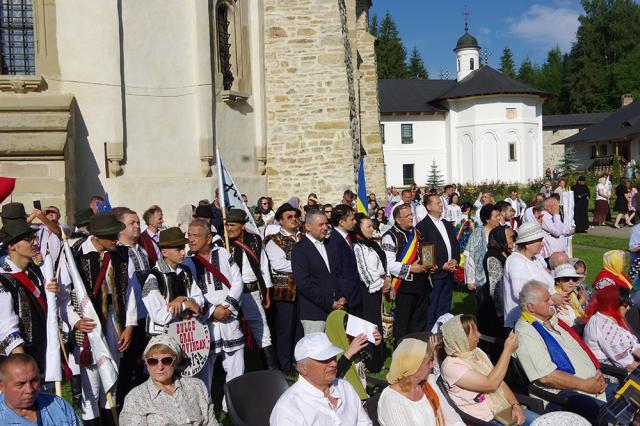 Mii de credincioși au participat la marea sărbătoare a Sf. Voievod Ștefan cel Mare de la Putna