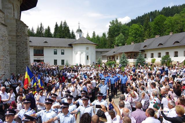 Mii de credincioși au participat la marea sărbătoare a Sf. Voievod Ștefan cel Mare de la Putna