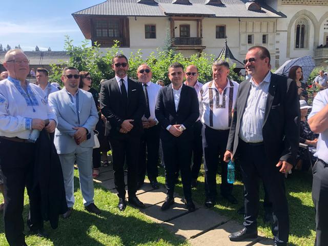 Mii de credincioși au participat la marea sărbătoare a Sf. Voievod Ștefan cel Mare de la Putna