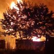 Casă din Plopeni, distrusă de un puternic incendiu