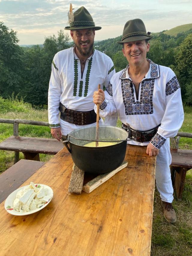 Vizita ES Reuven Azar in Bucovina, cu Mihai Robu. Foto FB Reuven Azar