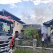 Incendiu puternic, într-o zonă aglomerată de case