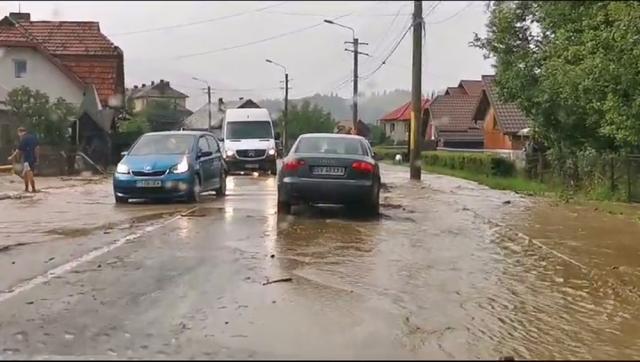 Pe şosea, la ieșirea din Câmpulung Moldovenesc spre Sadova