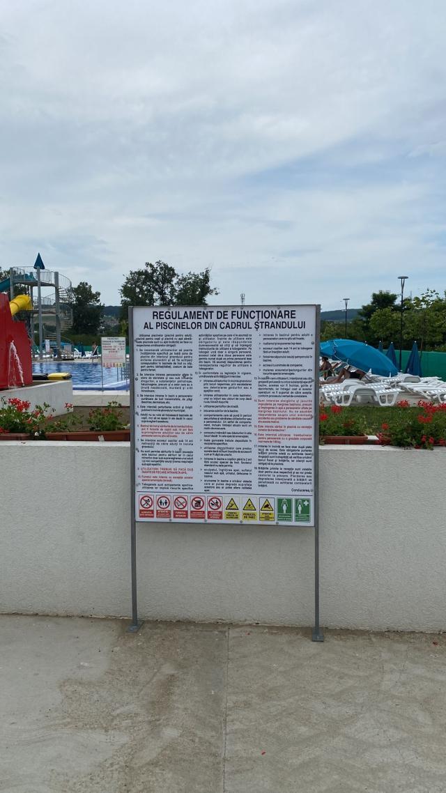 Panouri de avertizare, cu regulamentul de la ștrand