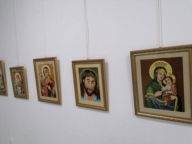 Icoane cusute - pictură în ac - de Lidia Săbiuță