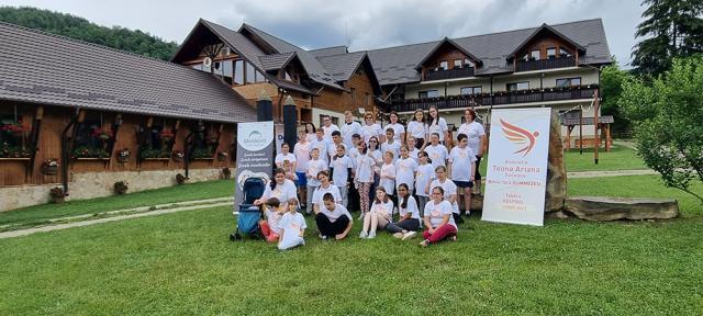 Mai mulți copii nevăzători și părinții acestora, în tabără gratuită la Vama, organizată de Asociația Teona Ariana Suceava