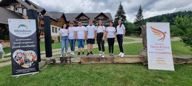 Mai mulți copii nevăzători și părinții acestora, în tabără gratuită la Vama, organizată de Asociația Teona Ariana Suceava