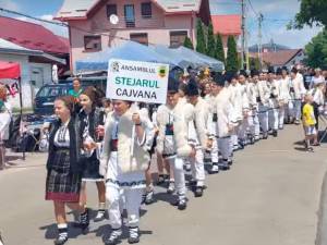 Zeci de artiști prezenți la Festivalul folcloric „Din stejar, stejar răsare”, ediția a IX-a, la Cajvana