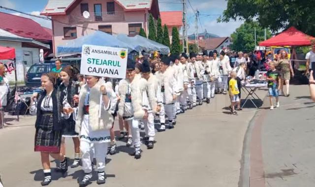 Zeci de artiști prezenți la Festivalul folcloric „Din stejar, stejar răsare”, ediția a IX-a, la Cajvana