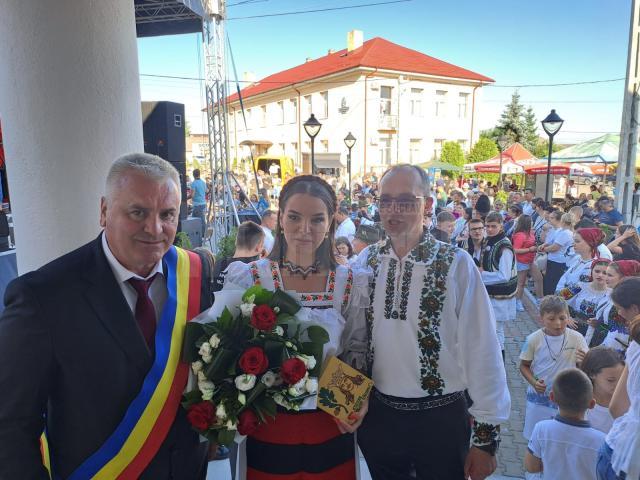 Zeci de artiști prezenți la Festivalul folcloric „Din stejar, stejar răsare”, ediția a IX-a, la Cajvana