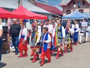 Zeci de artiști prezenți la Festivalul folcloric „Din stejar, stejar răsare”, ediția a IX-a, la Cajvana