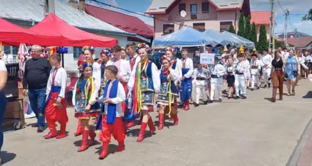 Zeci de artiști prezenți la Festivalul folcloric „Din stejar, stejar răsare”, ediția a IX-a, la Cajvana