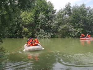 Căutarea tânărului în apele râului Siret